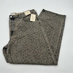 Universal Thread Mid rise 90s baggy jeans cheetah SZ 16. Button fly